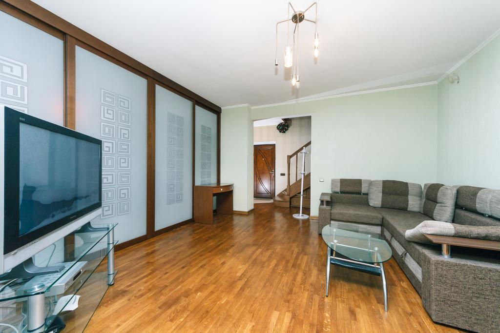 Two-Storey Apartment Near Iec Kiev Luaran gambar